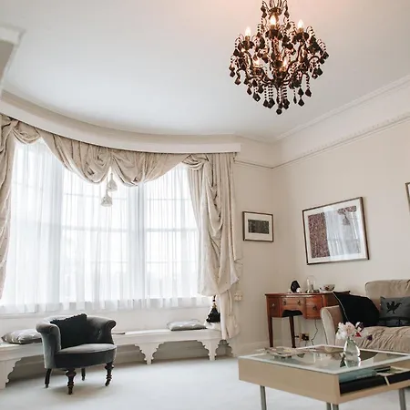 Union Place, 3*