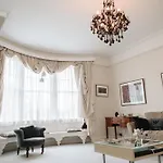 Union Place, 3*